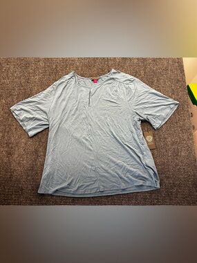 Women’s Blue Vince Camuto Keyhole Short Sleeve T Shirt Casual NWT Size XL